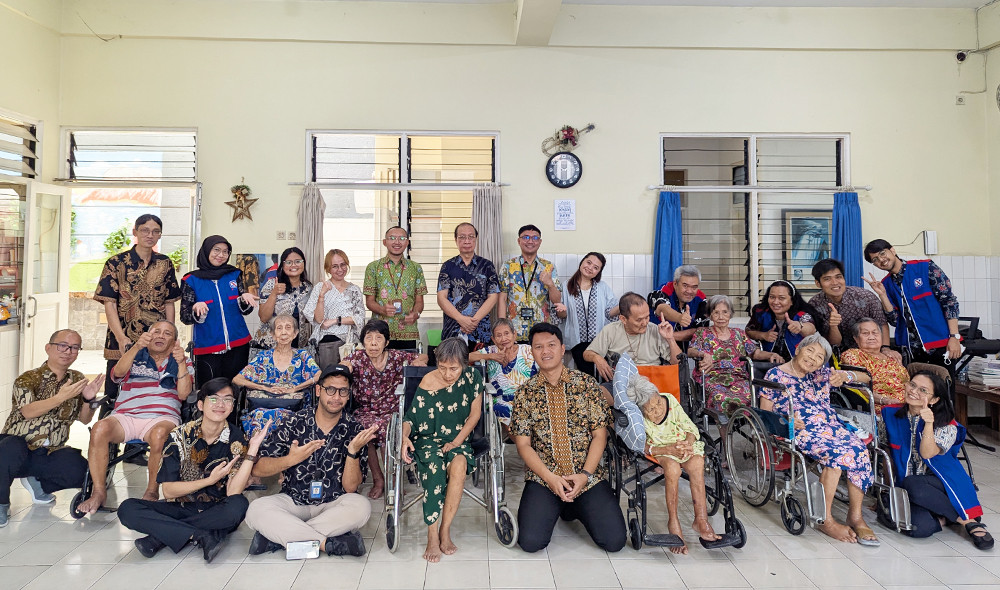 CSR Agung Podomoro: Hangatkan Hati Lansia di Wisma Sahabat Baru 1